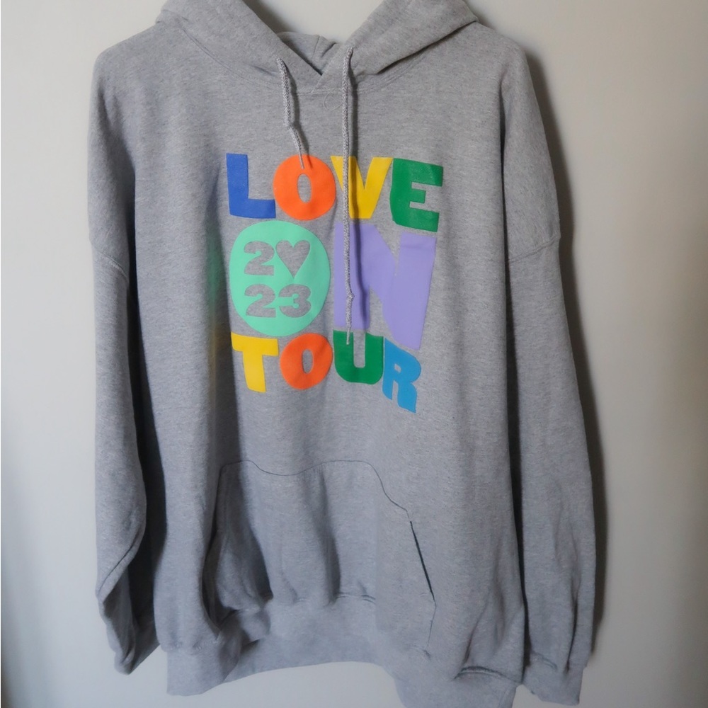 LOVE ON TOUR 2023 HOODIE!! 🫶🏼never worn, so comfy though and great quality!!